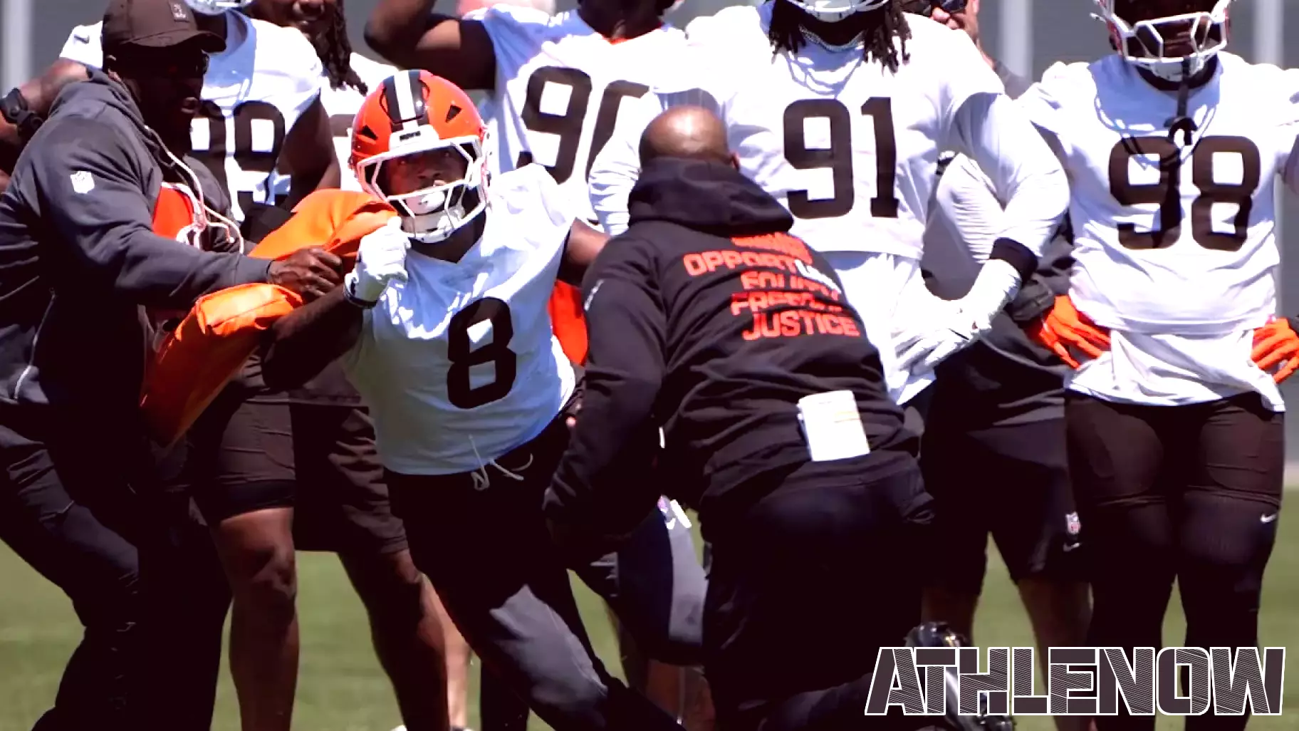 Cleveland Browns still looking for help at defensive end