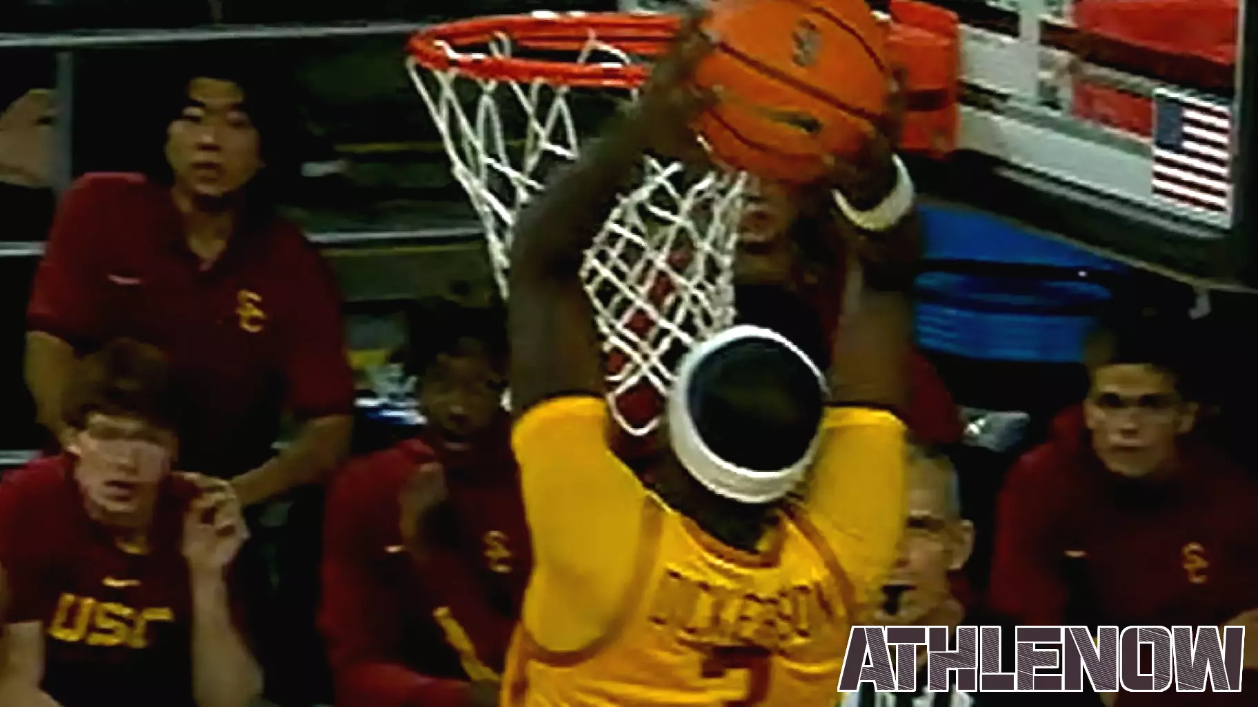 USC Trojans' Amarion Dickerson Delivers Spectacular Alley-Oop Against Troy