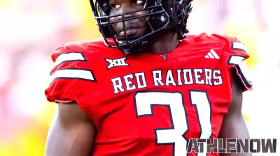 Cowboys land top pass rusher in new mock draft